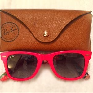 Rare Print Ray Ban Wayfarers Red with Print detail